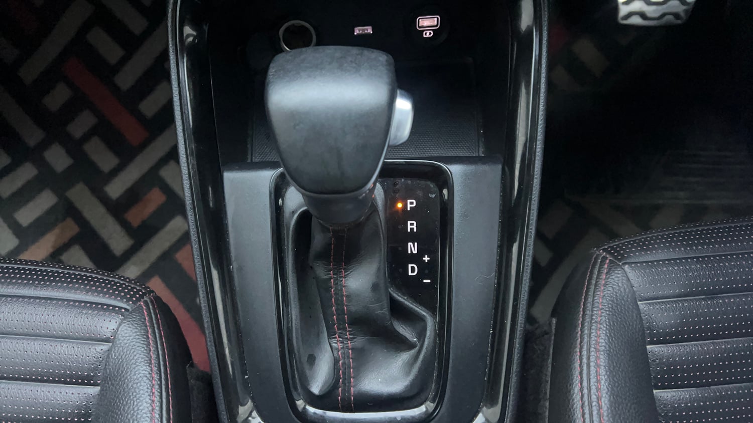 Used 2020 Kia Sonet GTX Plus 1.5 AT Diesel Automatic interior GEAR  KNOB VIEW