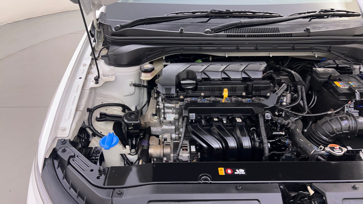 Used 2024 Hyundai Verna SX (O)1.5 Petrol MT Petrol Manual engine ENGINE RIGHT SIDE HINGE & APRON VIEW
