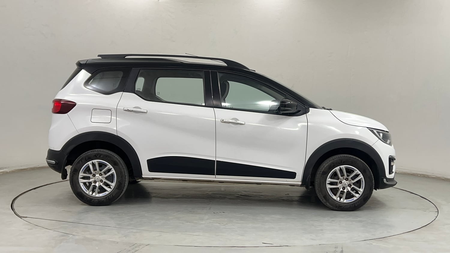 Used 2022 Renault Triber RXT EASY-R AMT Petrol Automatic exterior RIGHT SIDE VIEW