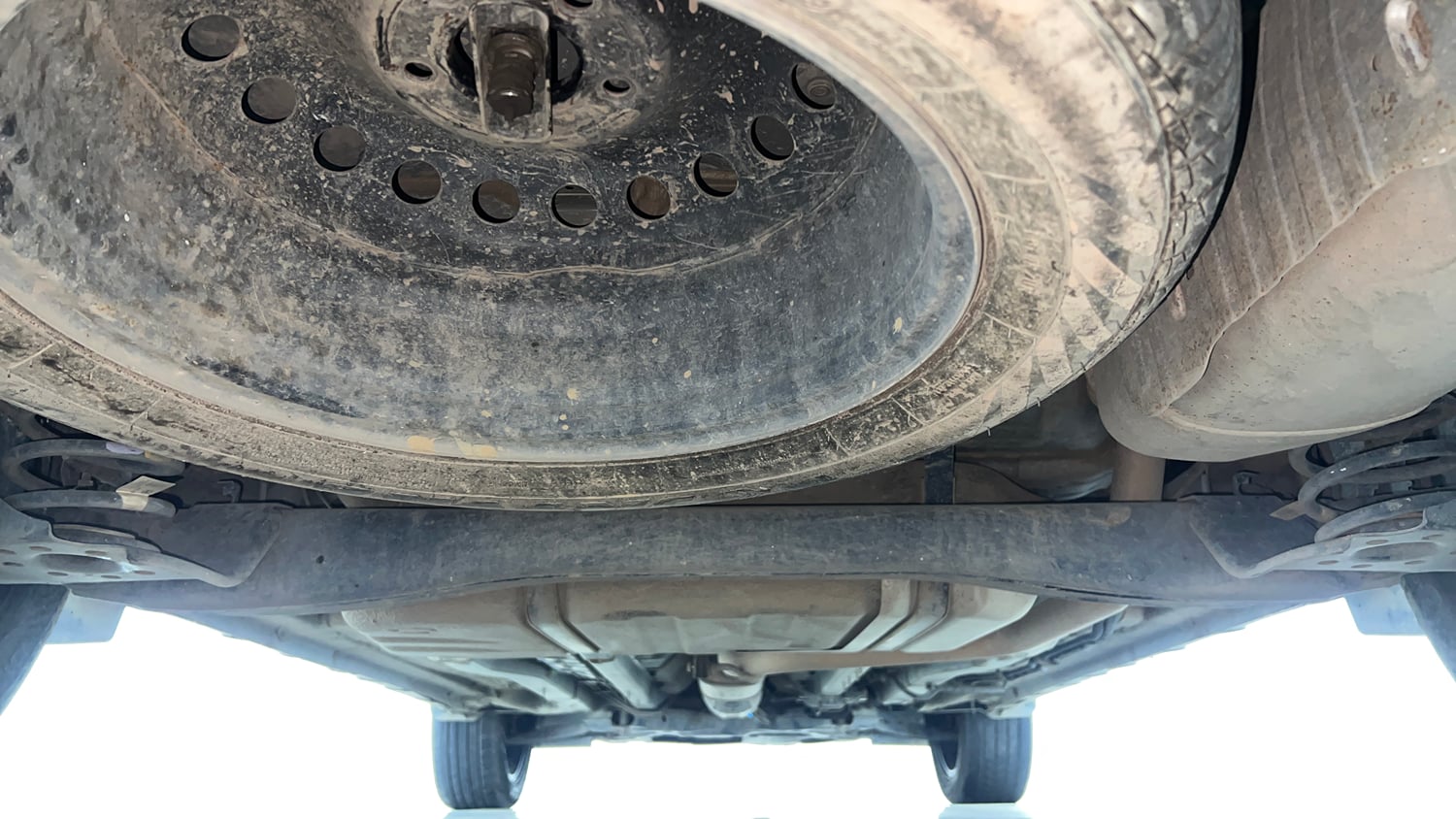 Used 2023 Hyundai Alcazar Platinum 7 STR 1.5 Turbo Petrol Petrol Manual extra REAR UNDERBODY VIEW (TAKEN FROM REAR)