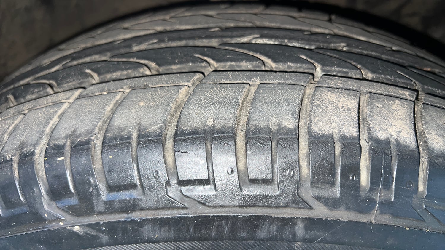 Used 2016 Hyundai Creta 1.6 SX Plus AT Petrol Petrol Automatic tyres RIGHT FRONT TYRE TREAD VIEW