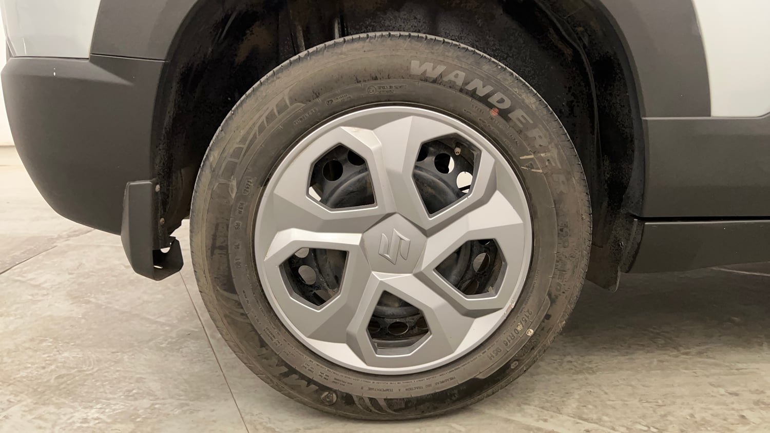 Used 2023 Maruti Suzuki Brezza VXi Petrol Manual tyres RIGHT REAR TYRE RIM VIEW