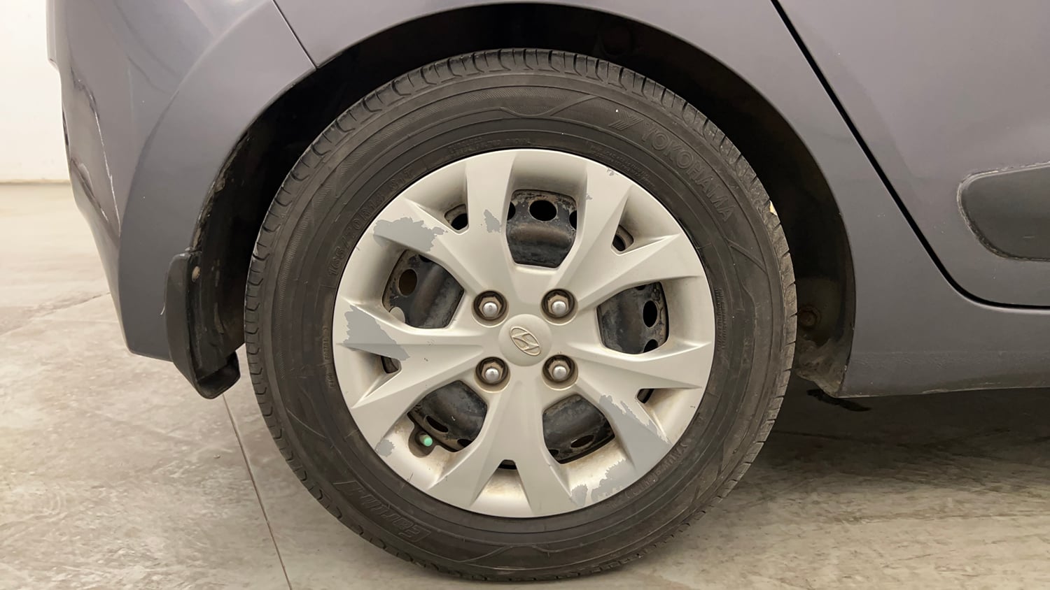 Used 2016 Hyundai Grand i10 Magna 1.2 Kappa VTVT CNG (outside fitted) Cng Manual tyres RIGHT REAR TYRE RIM VIEW