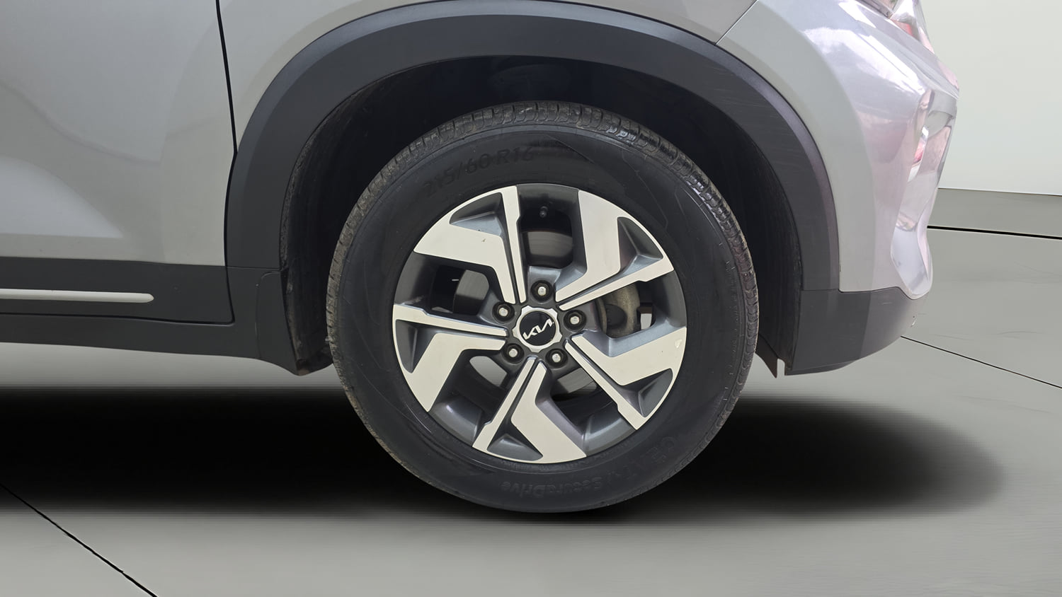 Used 2022 Kia Sonet HTX 1.5 Diesel Manual tyres RIGHT FRONT TYRE RIM VIEW
