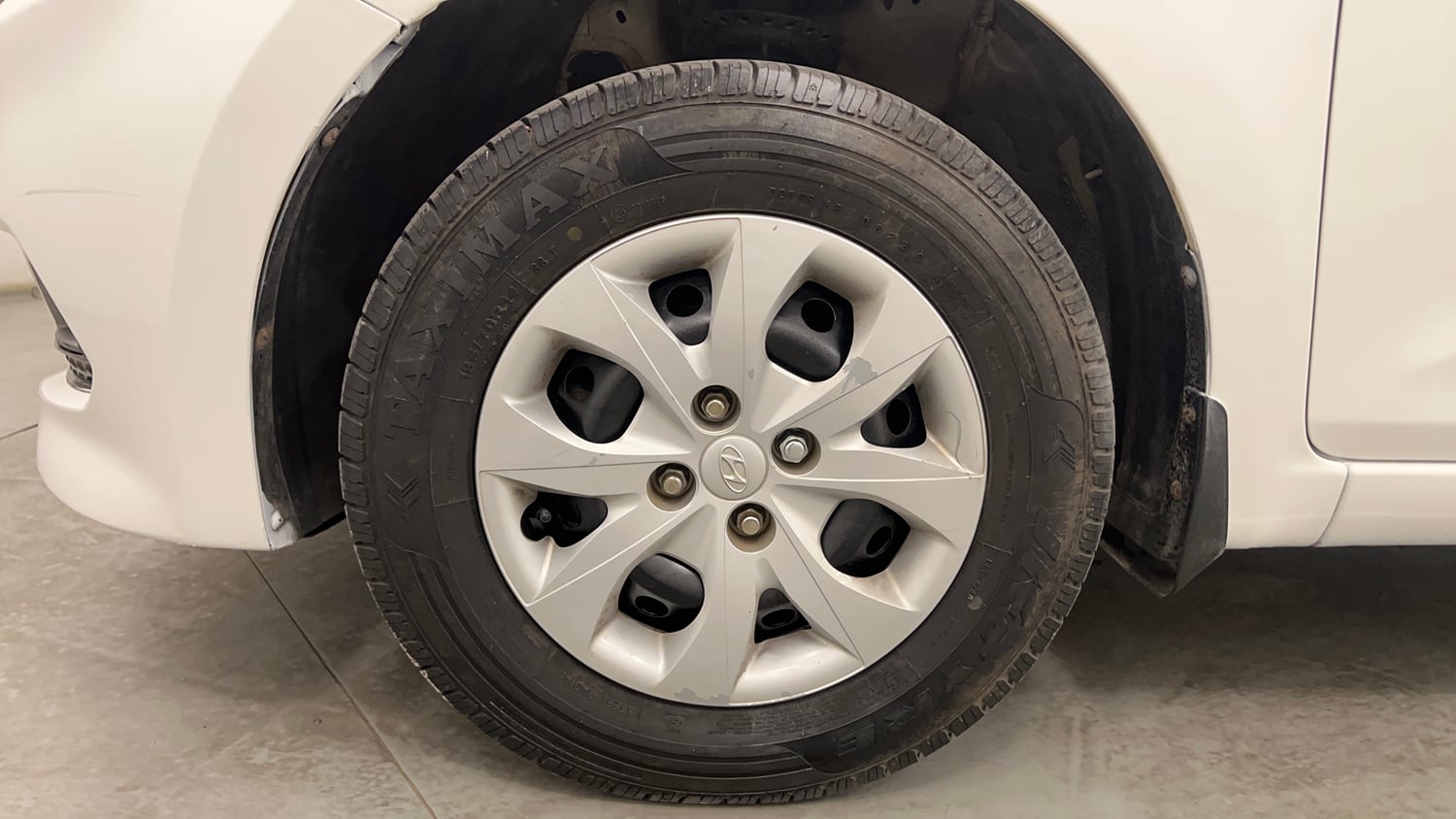 Used 2015 Hyundai Elite i20 Magna 1.2 Petrol Manual tyres LEFT FRONT TYRE RIM VIEW