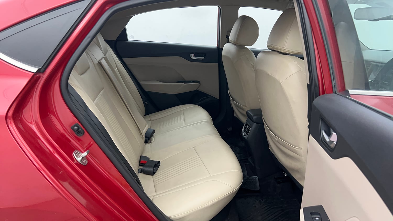Used 2019 Hyundai Verna SX 1.6 VTVT Petrol Manual interior RIGHT SIDE REAR DOOR CABIN VIEW