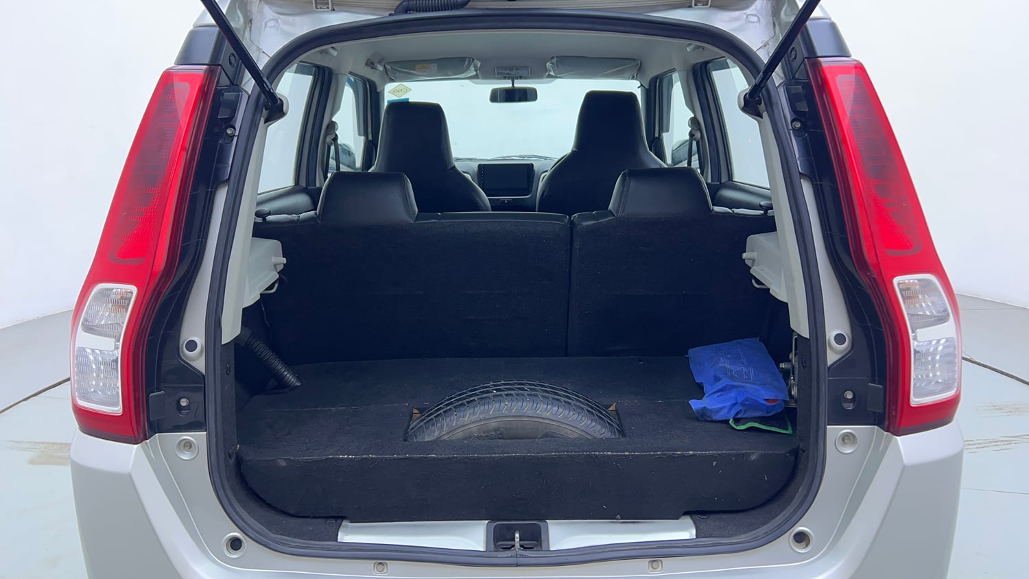 Used 2022 Maruti Suzuki Wagon R VXI 1.0 CNG Cng Manual interior DICKY INSIDE VIEW