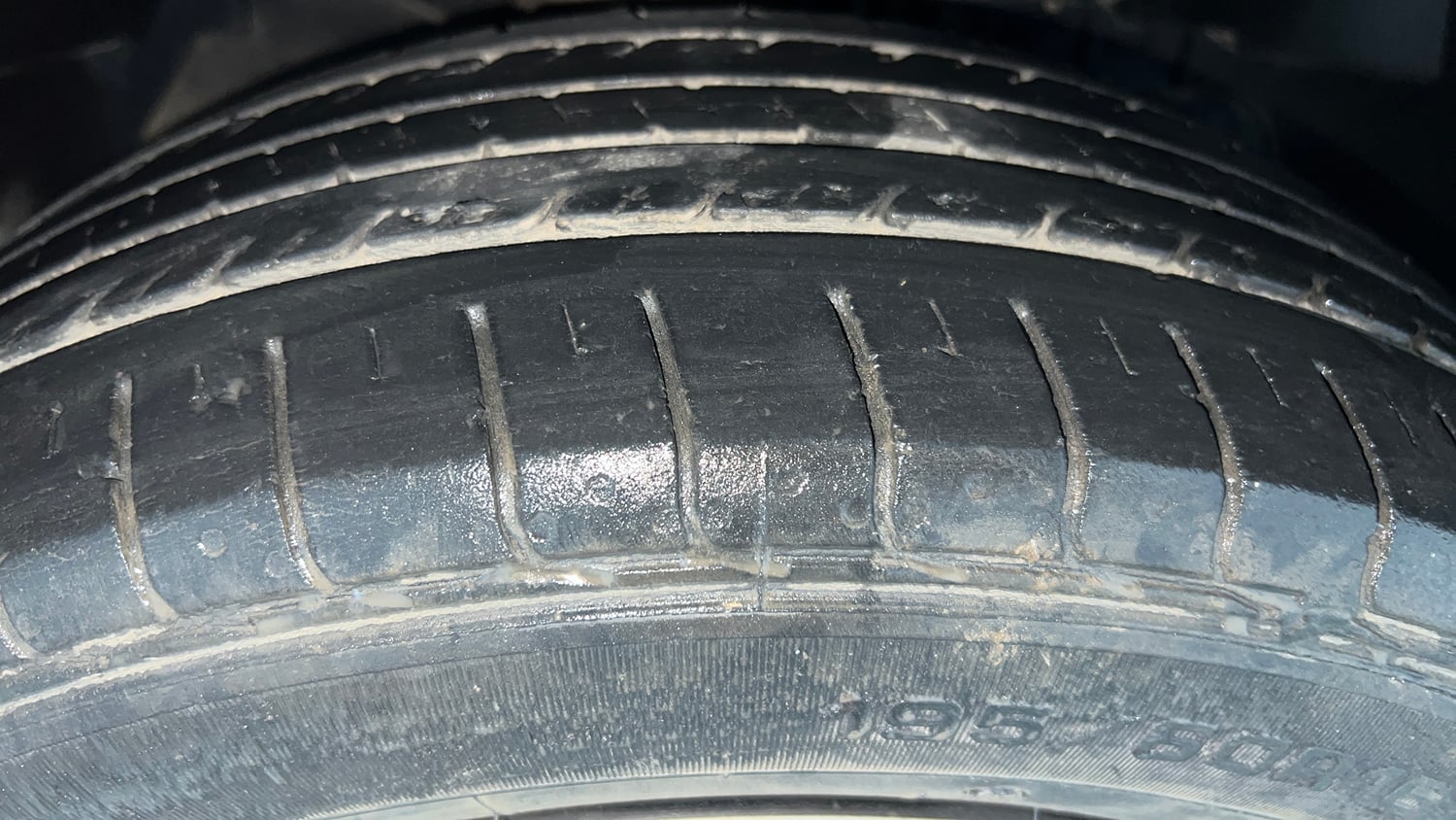 Used 2021 Tata Nexon XM Petrol Manual tyres RIGHT FRONT TYRE TREAD VIEW