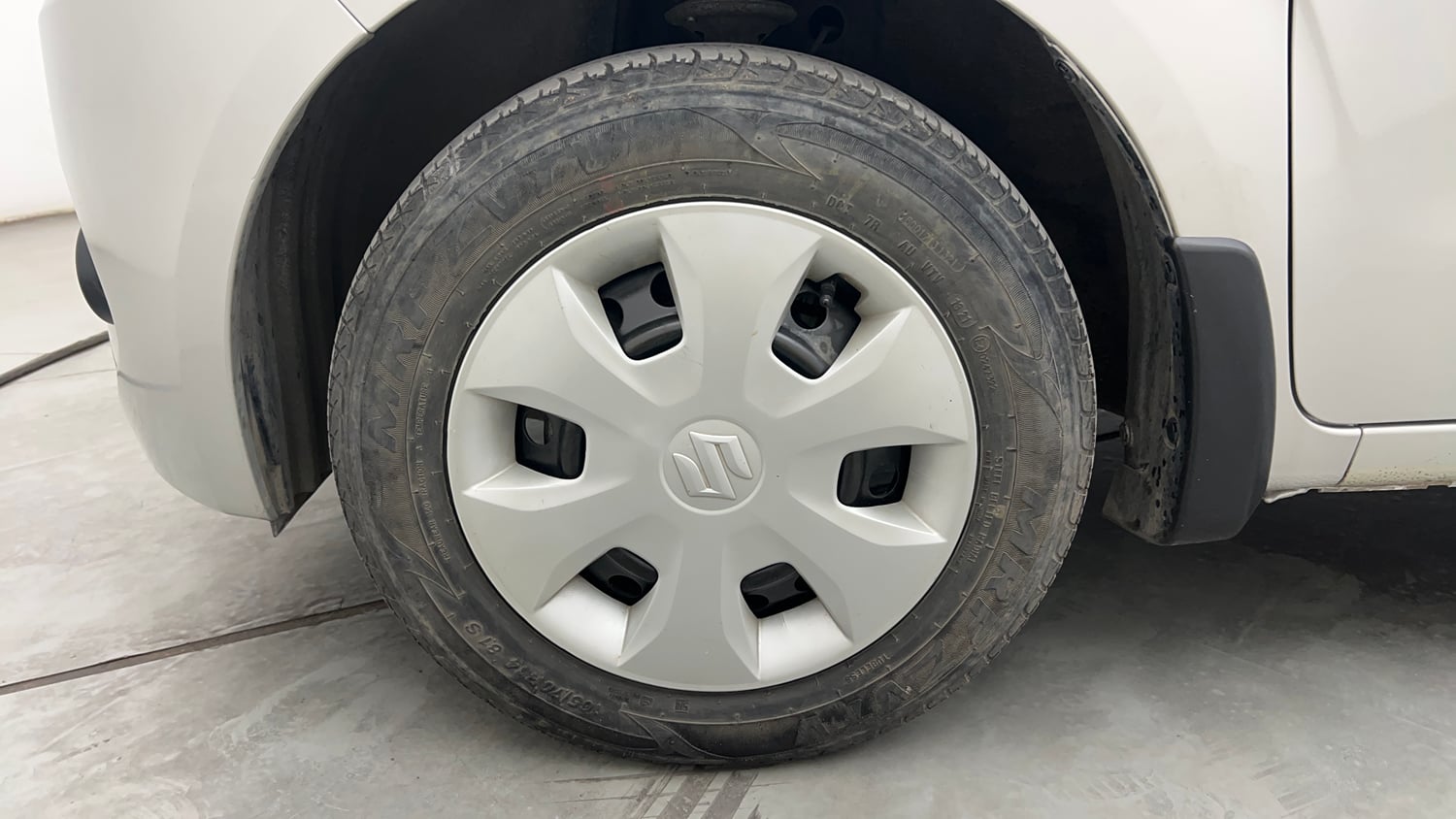 Used 2021 Maruti Suzuki Wagon R VXi (O) 1.2 AMT Petrol Automatic tyres LEFT FRONT TYRE RIM VIEW