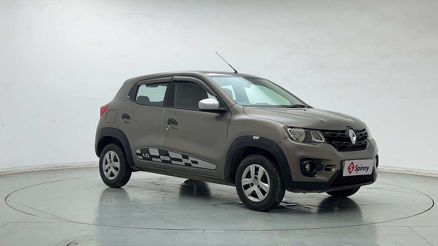 Used 2017 Renault Kwid 1.0 RXT Petrol Manual exterior RIGHT FRONT CORNER VIEW
