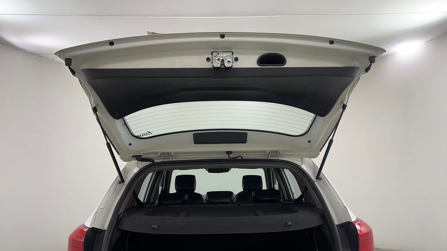 Used 2015 Hyundai Creta 1.6 SX Plus AT Diesel Automatic interior DICKY DOOR OPEN VIEW