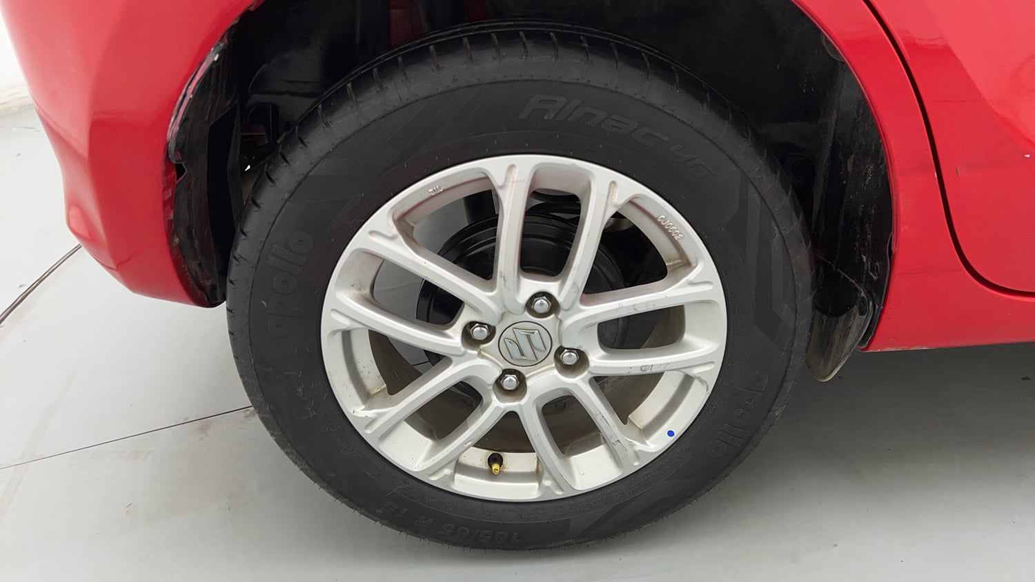 Used 2022 Maruti Suzuki Swift ZXi AMT Petrol Automatic tyres RIGHT REAR TYRE RIM VIEW