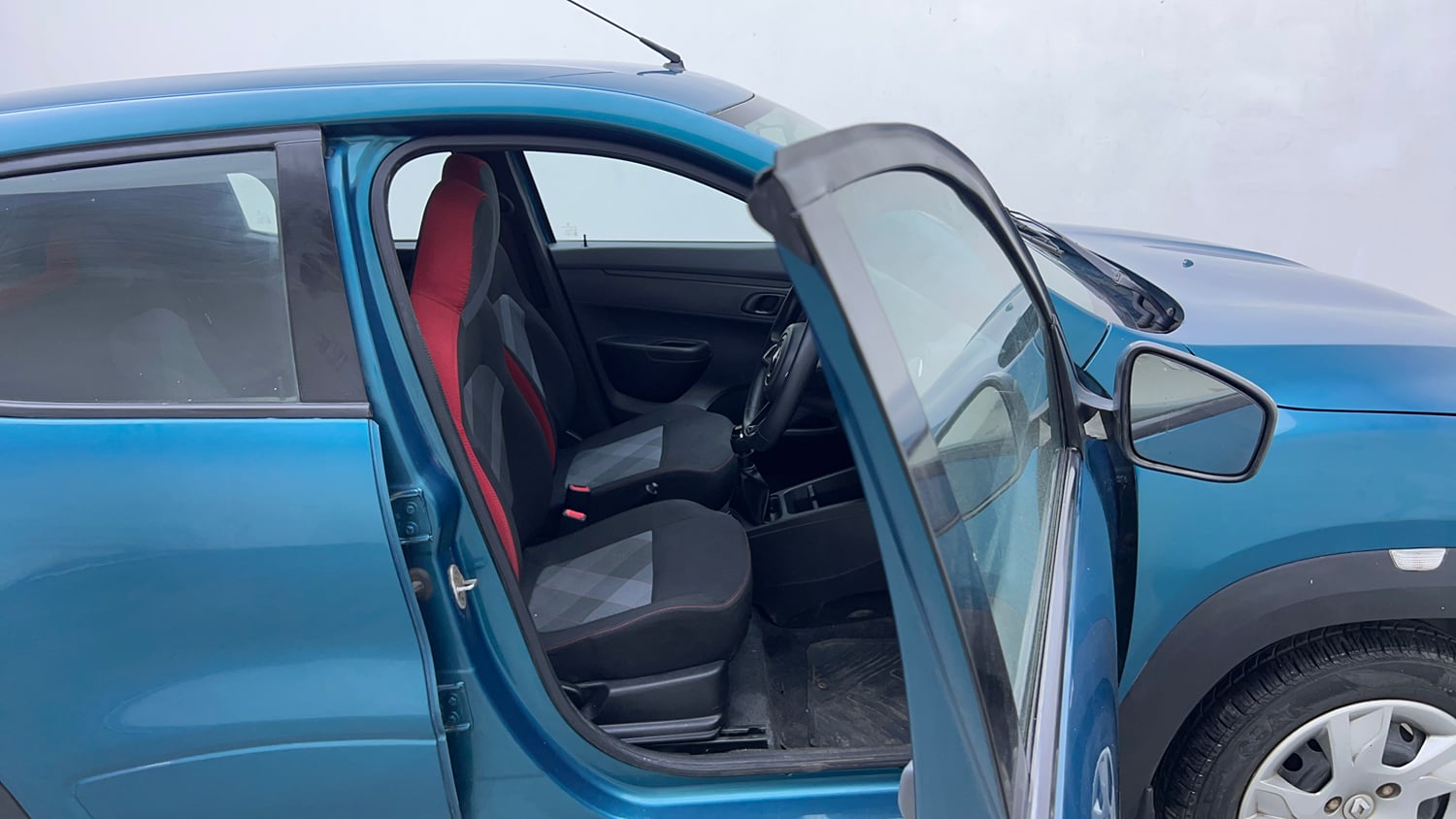 Used 2021 Renault Kwid RXT 1.0 Opt Petrol Manual interior RIGHT SIDE FRONT DOOR CABIN VIEW