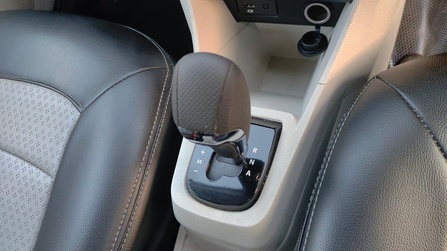 Used 2023 Tata Tiago XZA Plus Petrol Automatic interior GEAR  KNOB VIEW