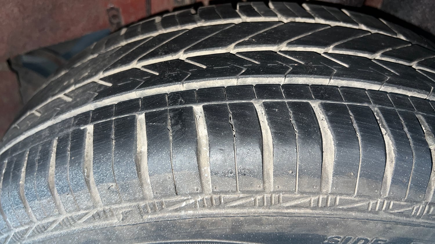 Used 2017 Hyundai Elite i20 Sportz 1.2 Petrol Manual tyres LEFT REAR TYRE TREAD VIEW