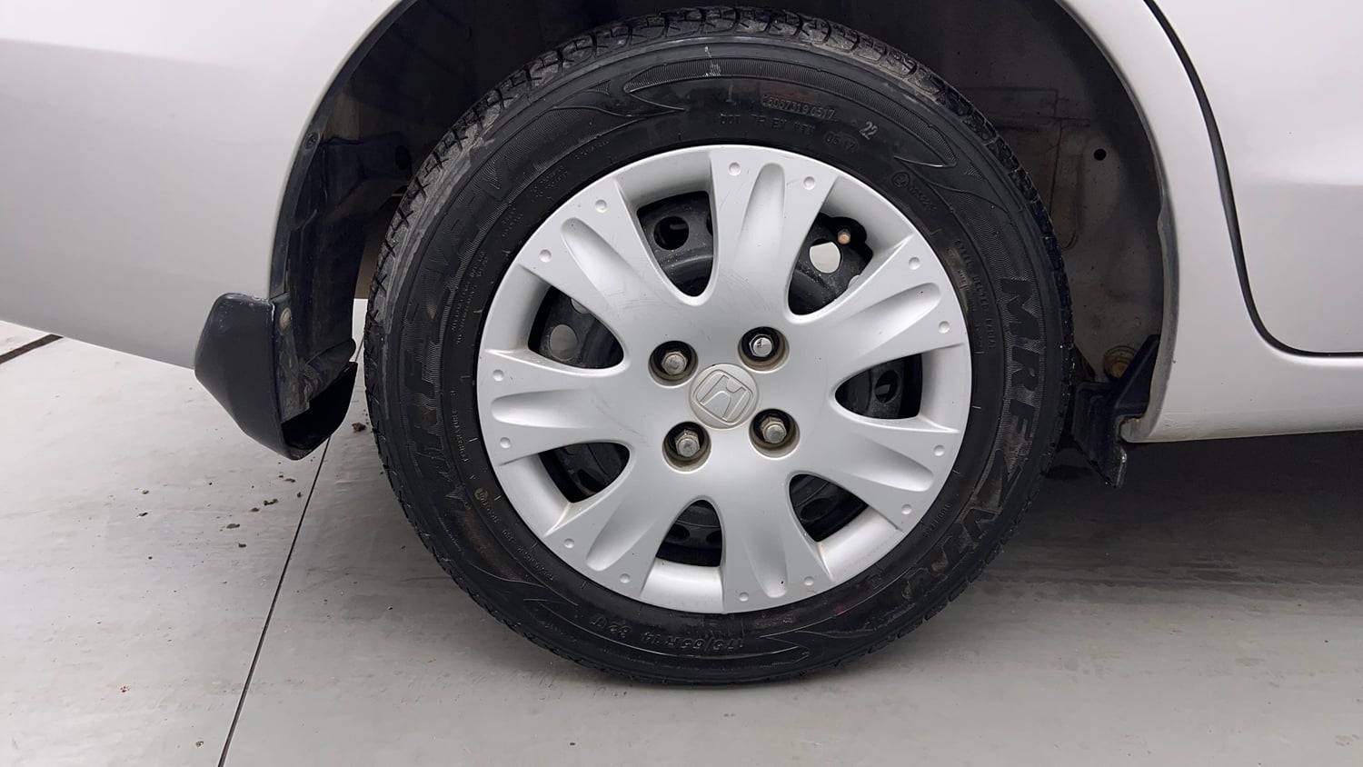 Used 2017 Honda Amaze 1.2 S i-VTEC Petrol Manual tyres RIGHT REAR TYRE RIM VIEW