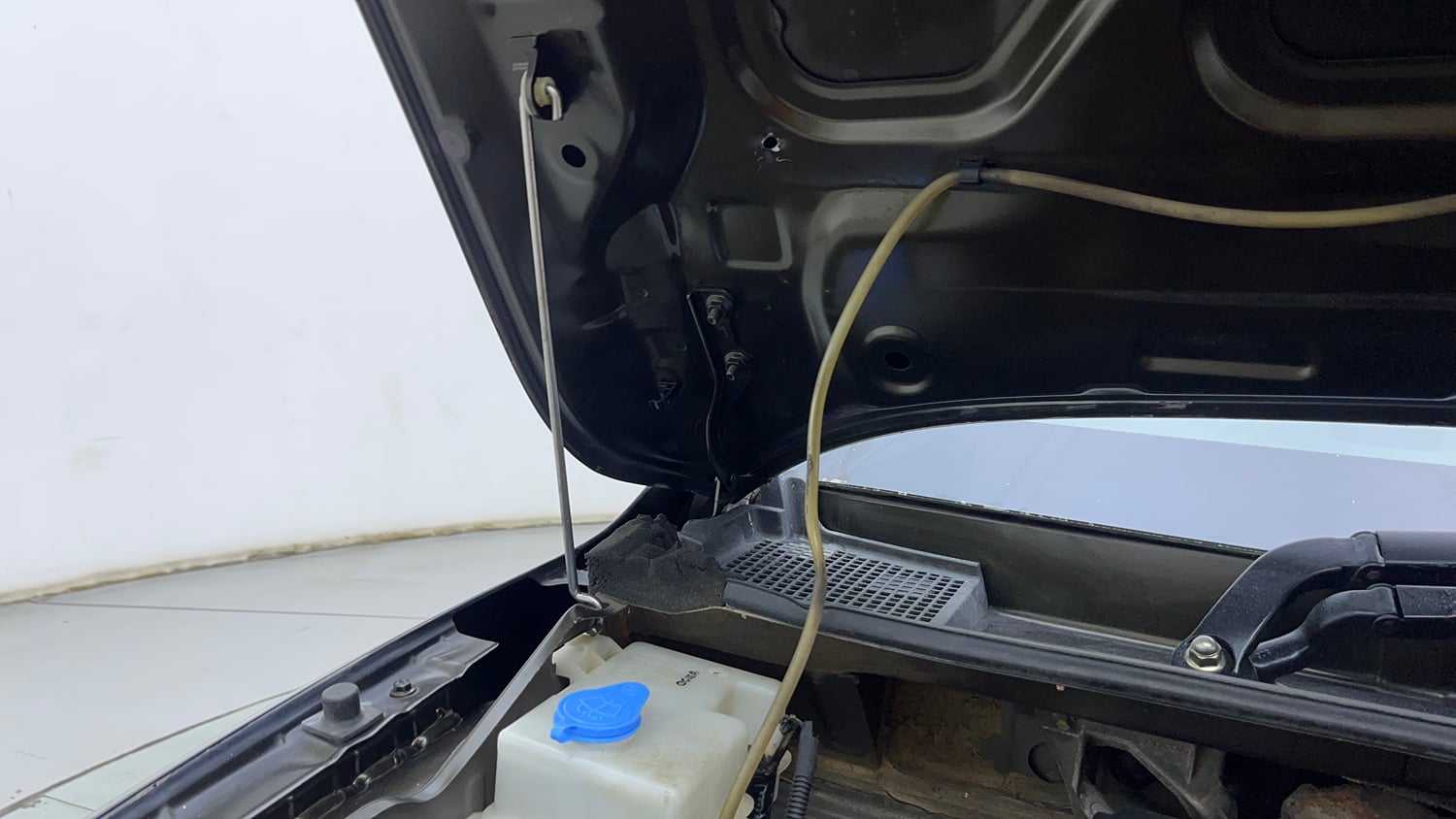 Used 2019 Renault Kwid CLIMBER 1.0 Petrol Manual engine ENGINE RIGHT SIDE HINGE & APRON VIEW