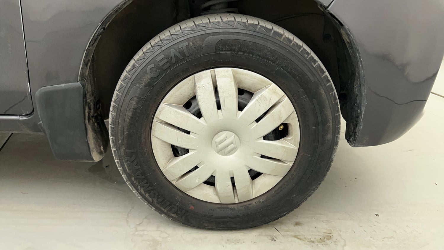Used 2020 Maruti Suzuki Alto 800 VXi Petrol Manual tyres RIGHT FRONT TYRE RIM VIEW