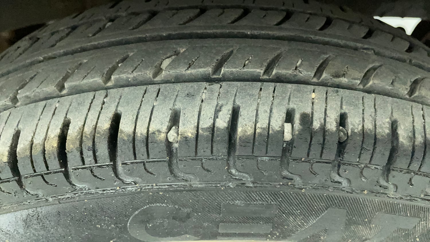 Used 2016 Renault Kwid RXT Petrol Manual tyres LEFT REAR TYRE TREAD VIEW
