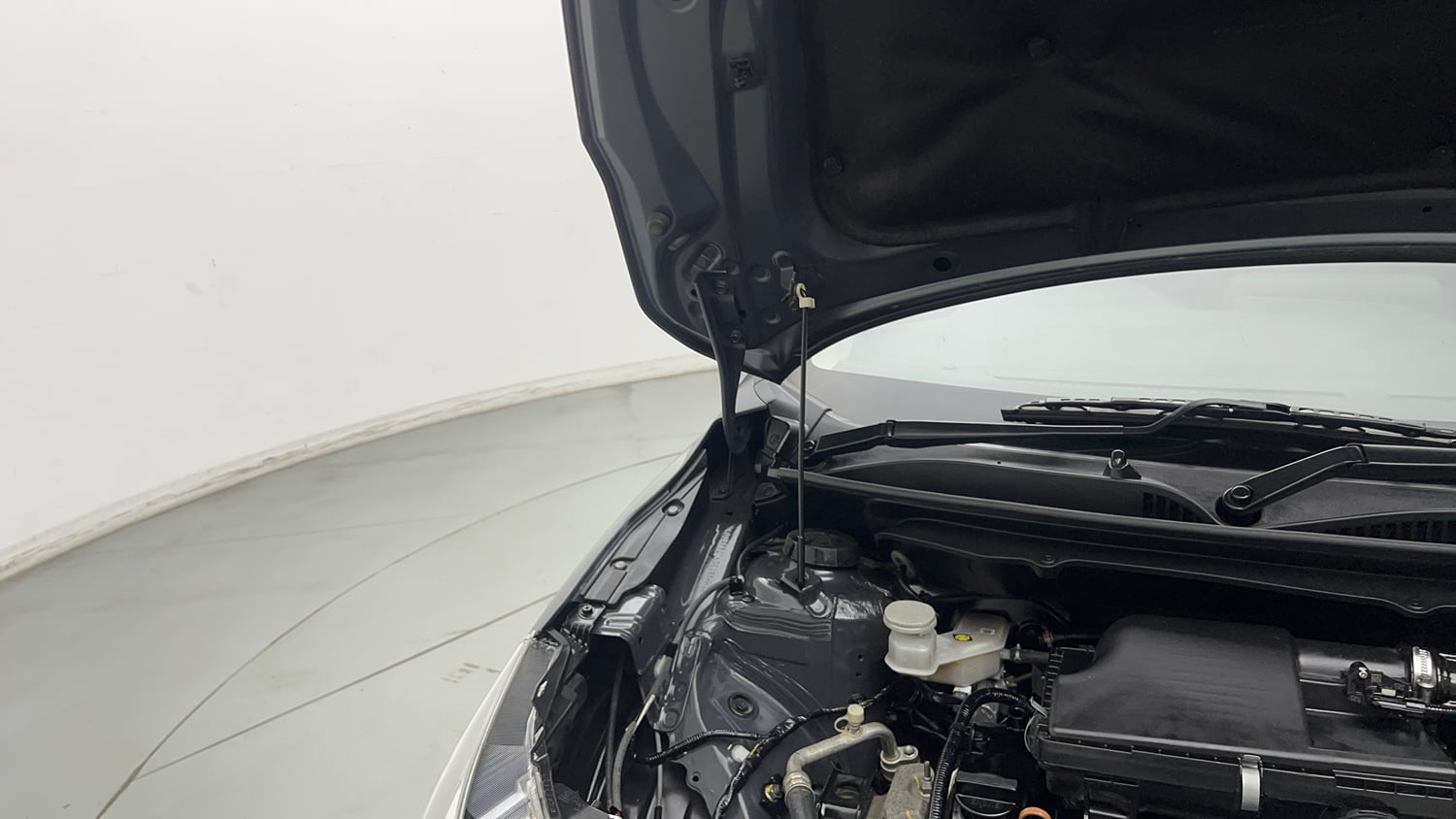 Used 2024 Maruti Suzuki Baleno Zeta MT Petrol Manual engine ENGINE RIGHT SIDE HINGE & APRON VIEW