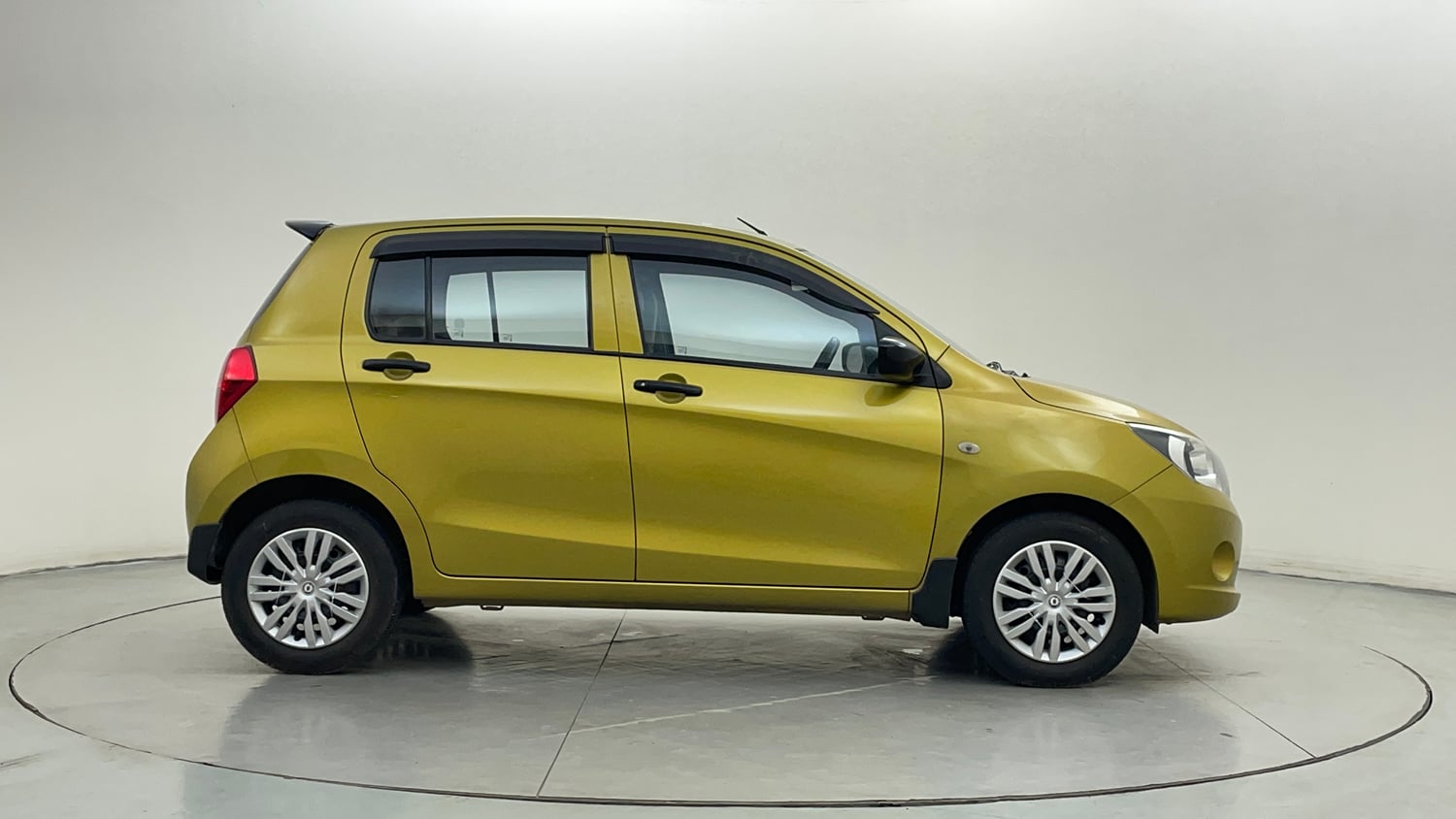 Used 2014 Maruti Suzuki Celerio VXi AMT Petrol Automatic exterior RIGHT SIDE VIEW