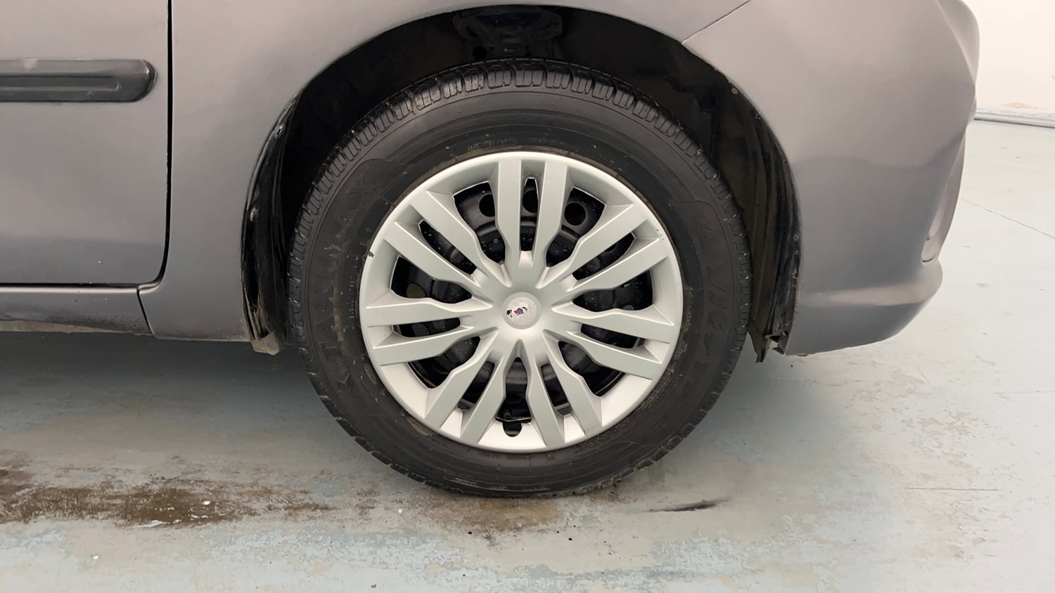 Used 2017 Maruti Suzuki Celerio VXi Petrol Manual tyres RIGHT FRONT TYRE RIM VIEW