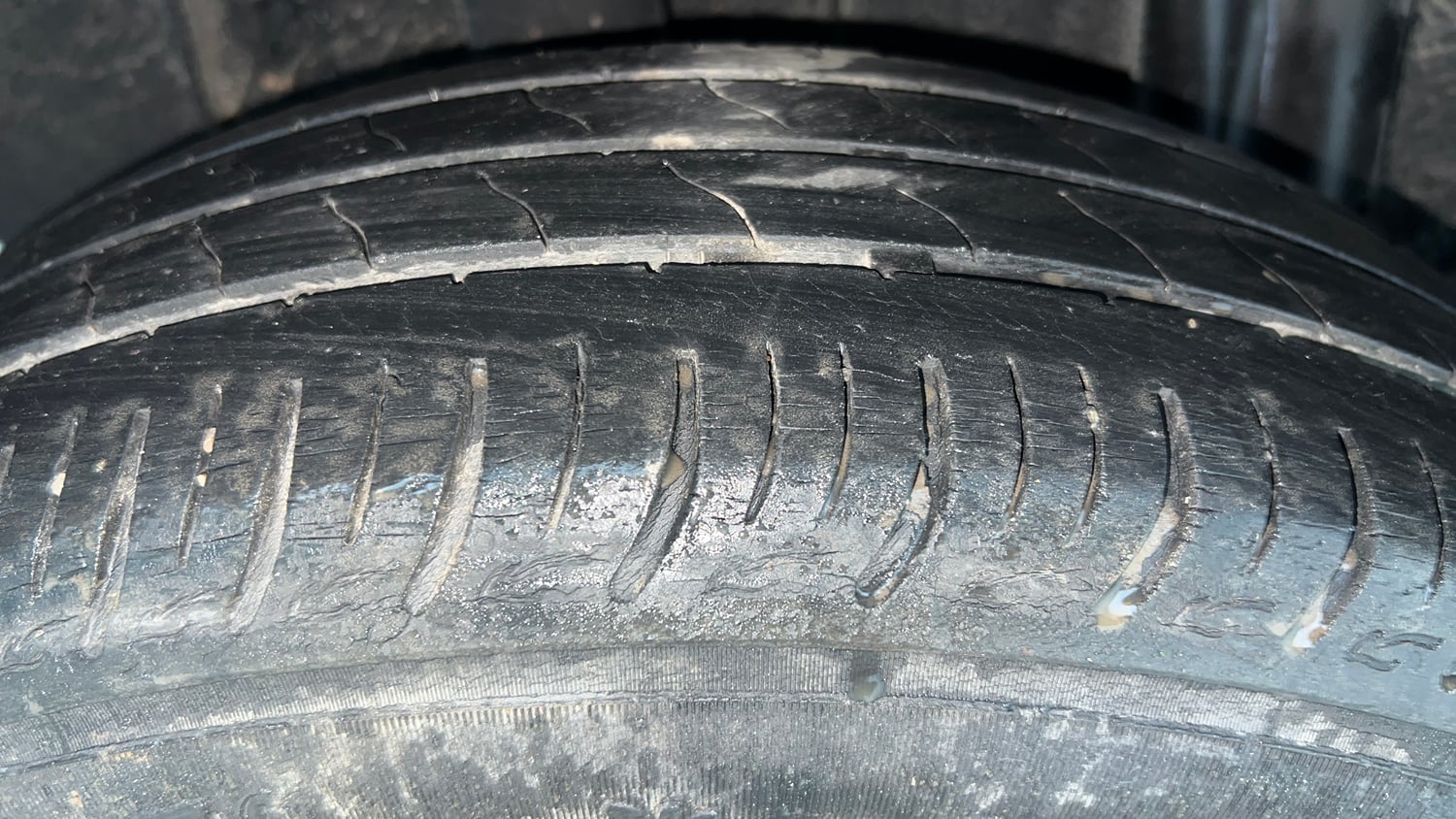 Used 2021 Renault Triber RXZ Petrol Manual tyres RIGHT REAR TYRE TREAD VIEW