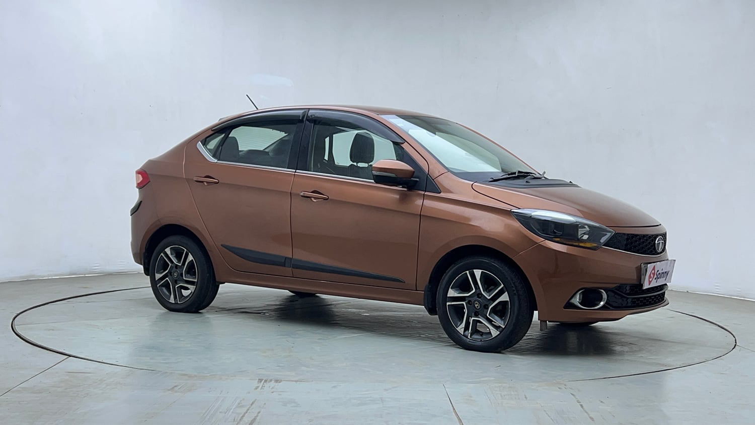Used 2018 Tata Tigor Revotron XZA Petrol Automatic exterior RIGHT FRONT CORNER VIEW