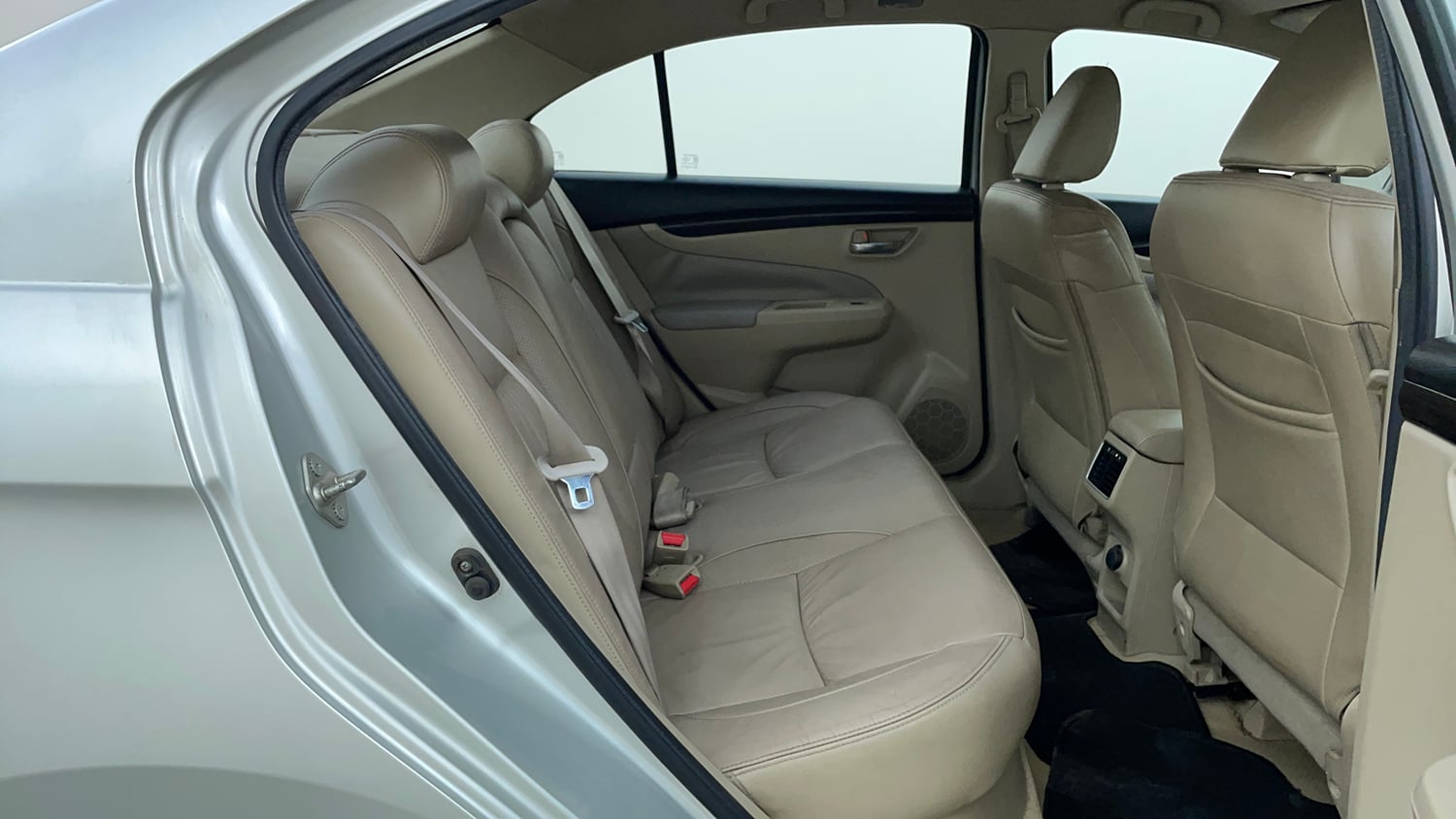 Used 2015 Maruti Suzuki Ciaz ZXI+ Petrol Manual interior RIGHT SIDE REAR DOOR CABIN VIEW