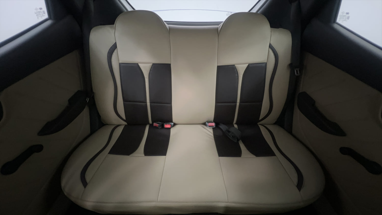 Used 2018 Hyundai Eon Magna + Petrol Manual interior REAR SEAT CONDITION VIEW