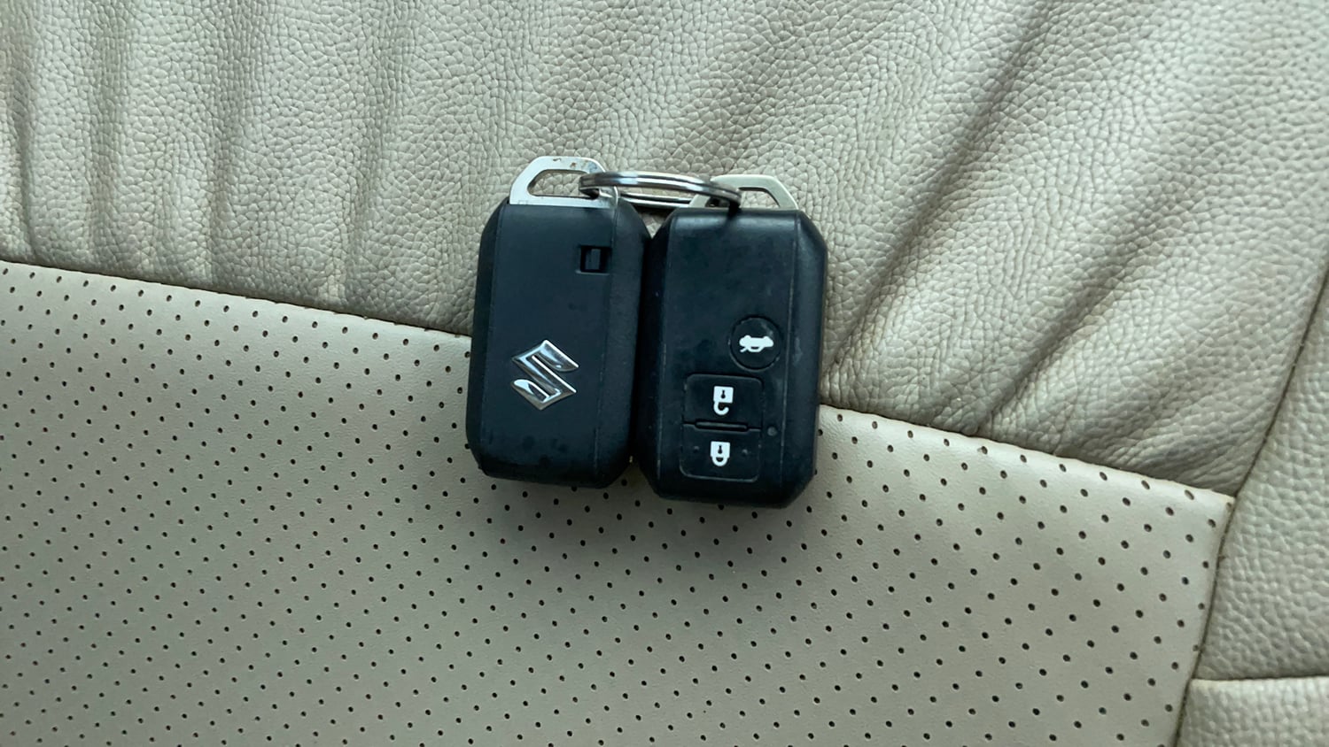 Used 2018 Maruti Suzuki Dzire ZXi Petrol Manual extra CAR KEY VIEW