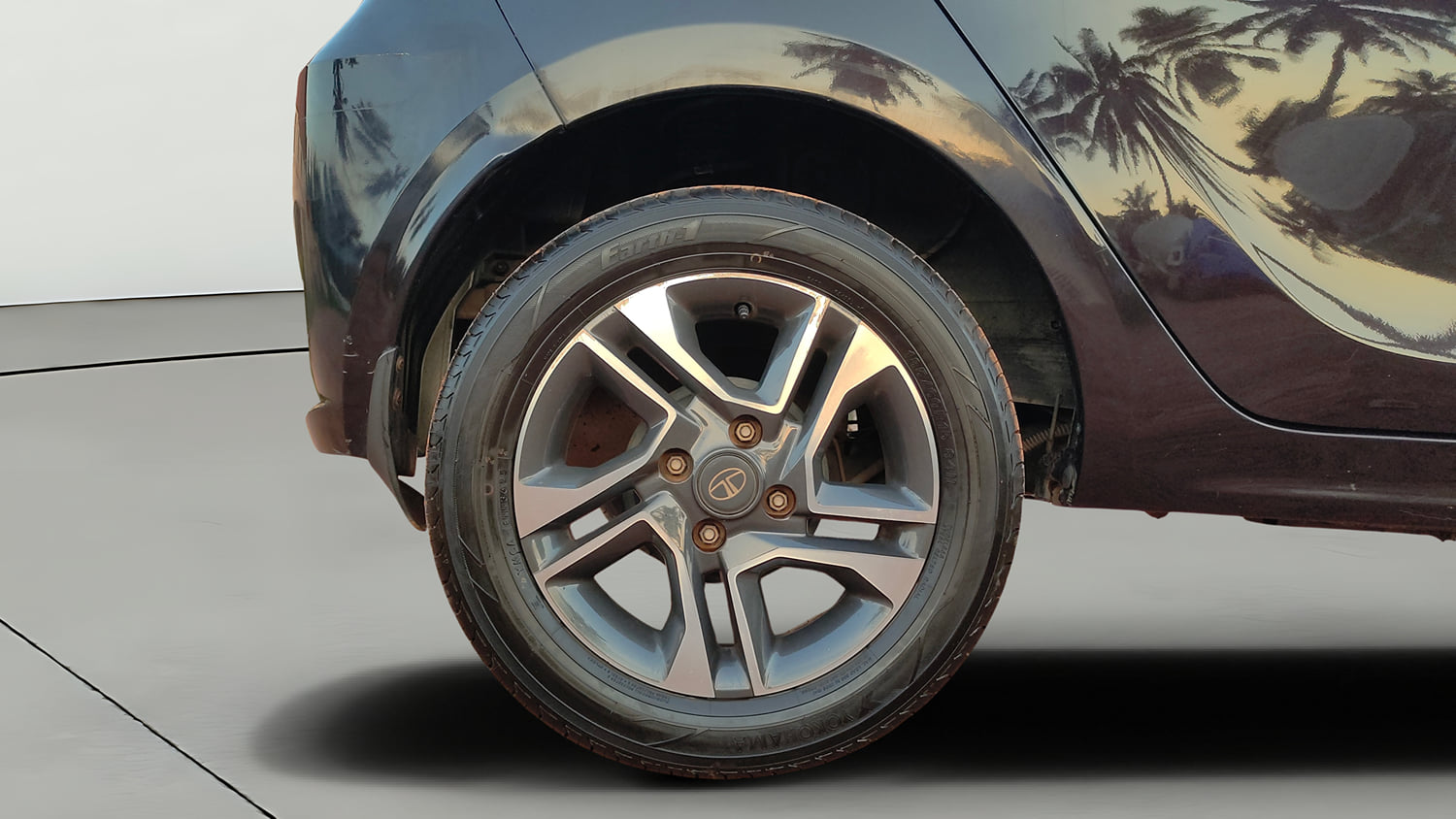 Used 2023 Tata Tiago XZA Plus Petrol Automatic tyres RIGHT REAR TYRE RIM VIEW