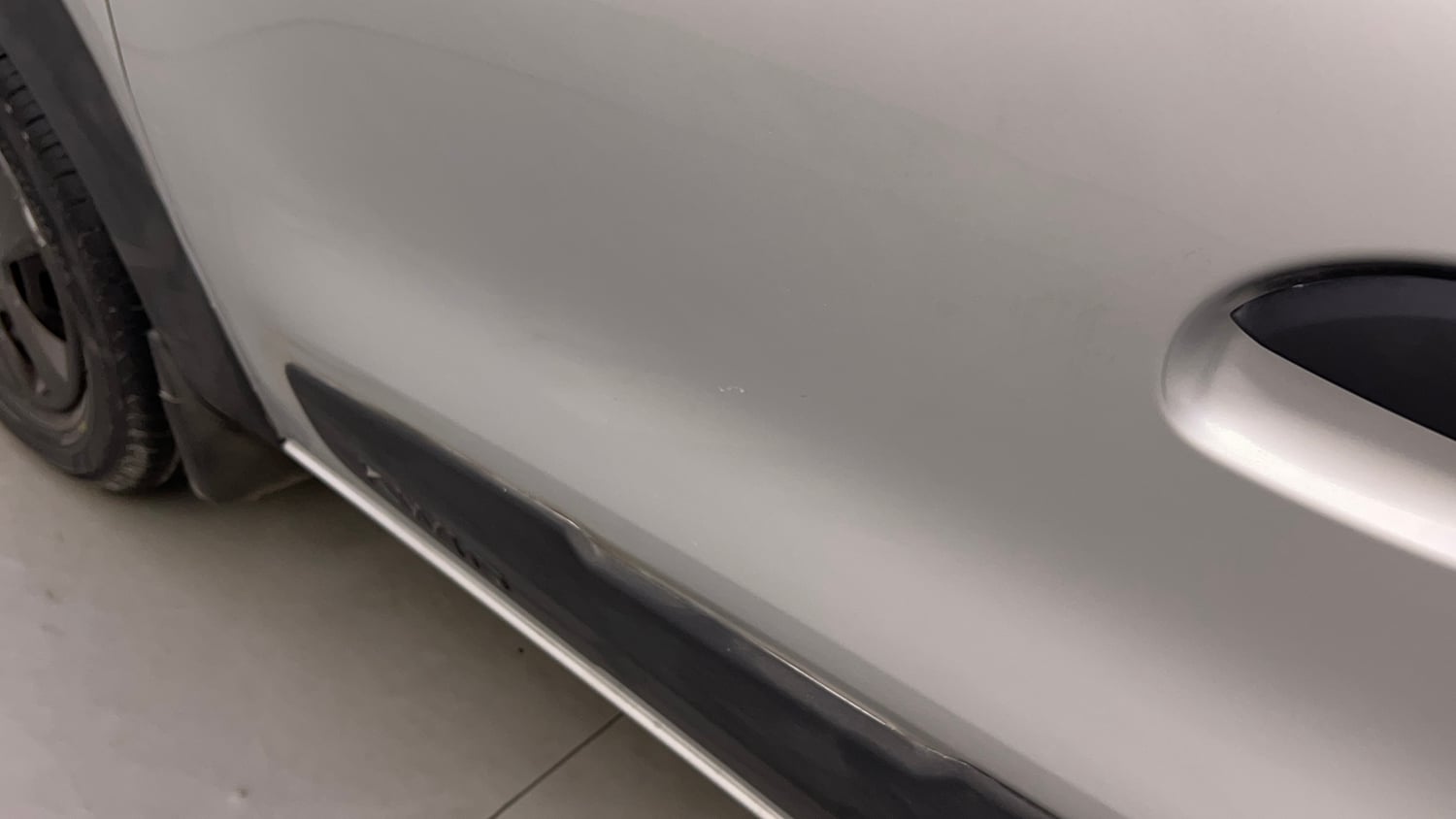 Used 2018 Renault Kwid 1.0 RXT AMT Petrol Automatic dents MINOR SCRATCH