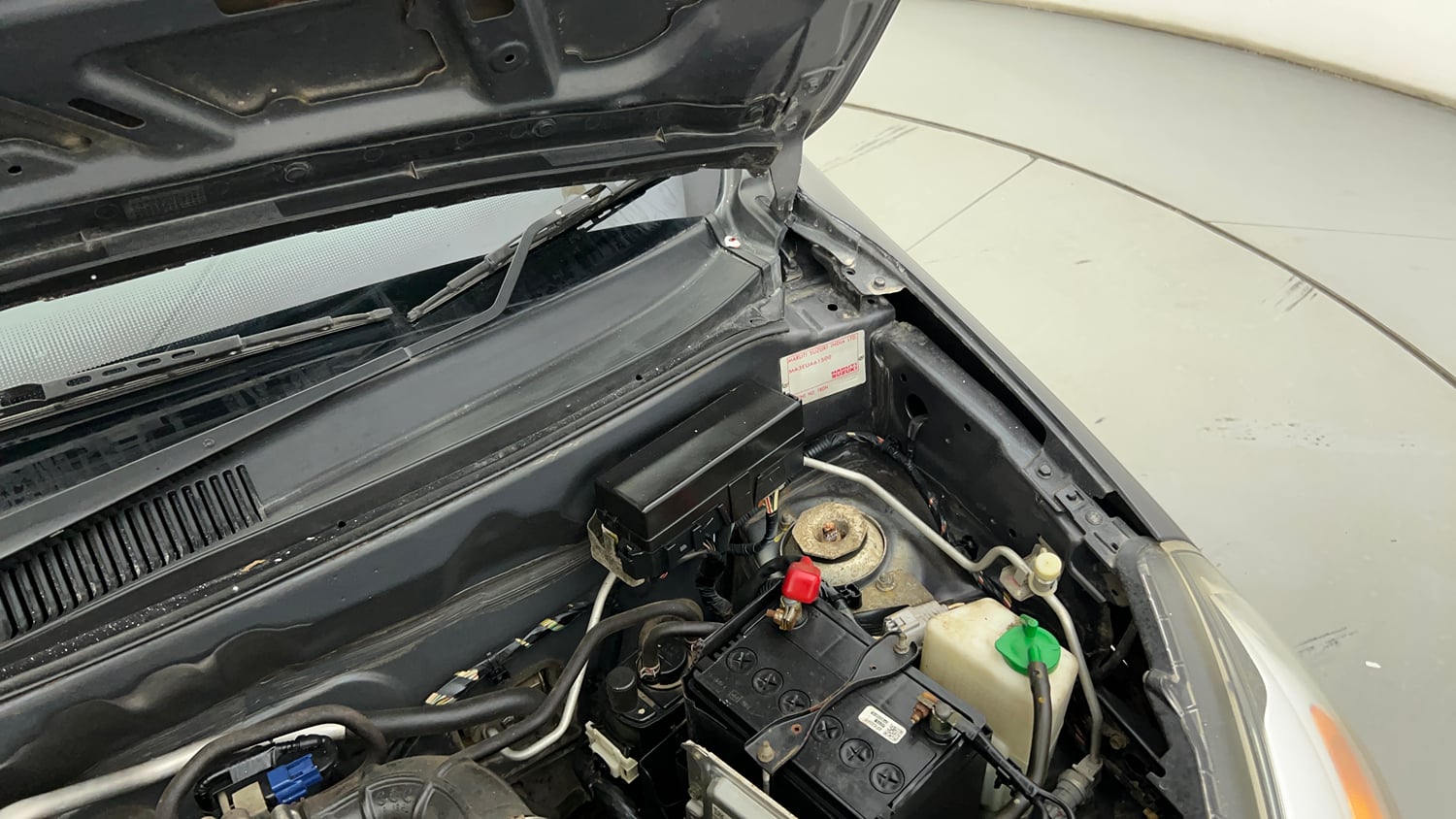 Used 2020 Maruti Suzuki Alto 800 VXi Petrol Manual engine ENGINE LEFT SIDE HINGE & APRON VIEW