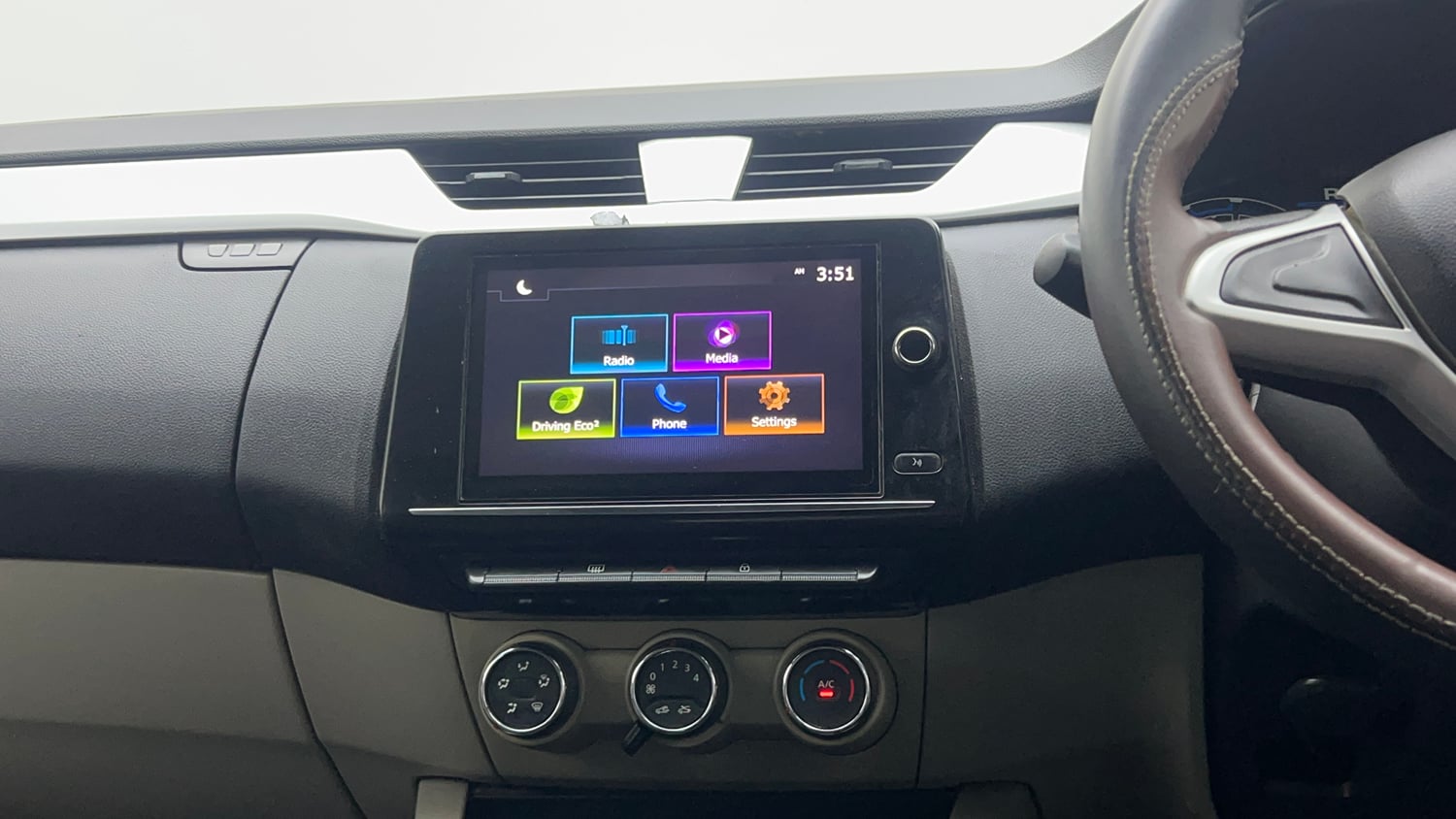 Used 2021 Renault Triber RXZ Petrol Manual top_features Integrated (in-dash) music system