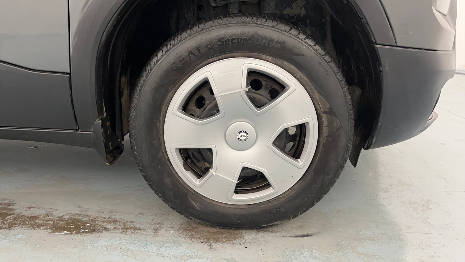 Used 2022 Tata Punch Pure MT Petrol Manual tyres RIGHT FRONT TYRE RIM VIEW