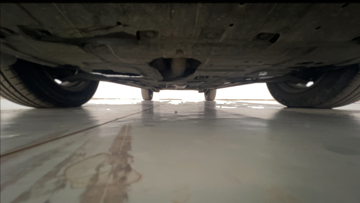 Used 2022 Mahindra XUV 300 W8 (O) 1.2 Petrol Petrol Manual extra FRONT LEFT UNDERBODY VIEW