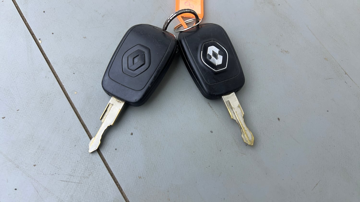 Used 2021 Renault Kwid RXT 1.0 Opt Petrol Manual extra CAR KEY VIEW