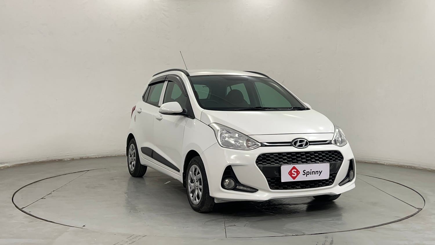 Used 2017 Hyundai Grand i10 Sportz (O) 1.2 Kappa VTVT Petrol Manual exterior RIGHT FRONT CORNER VIEW