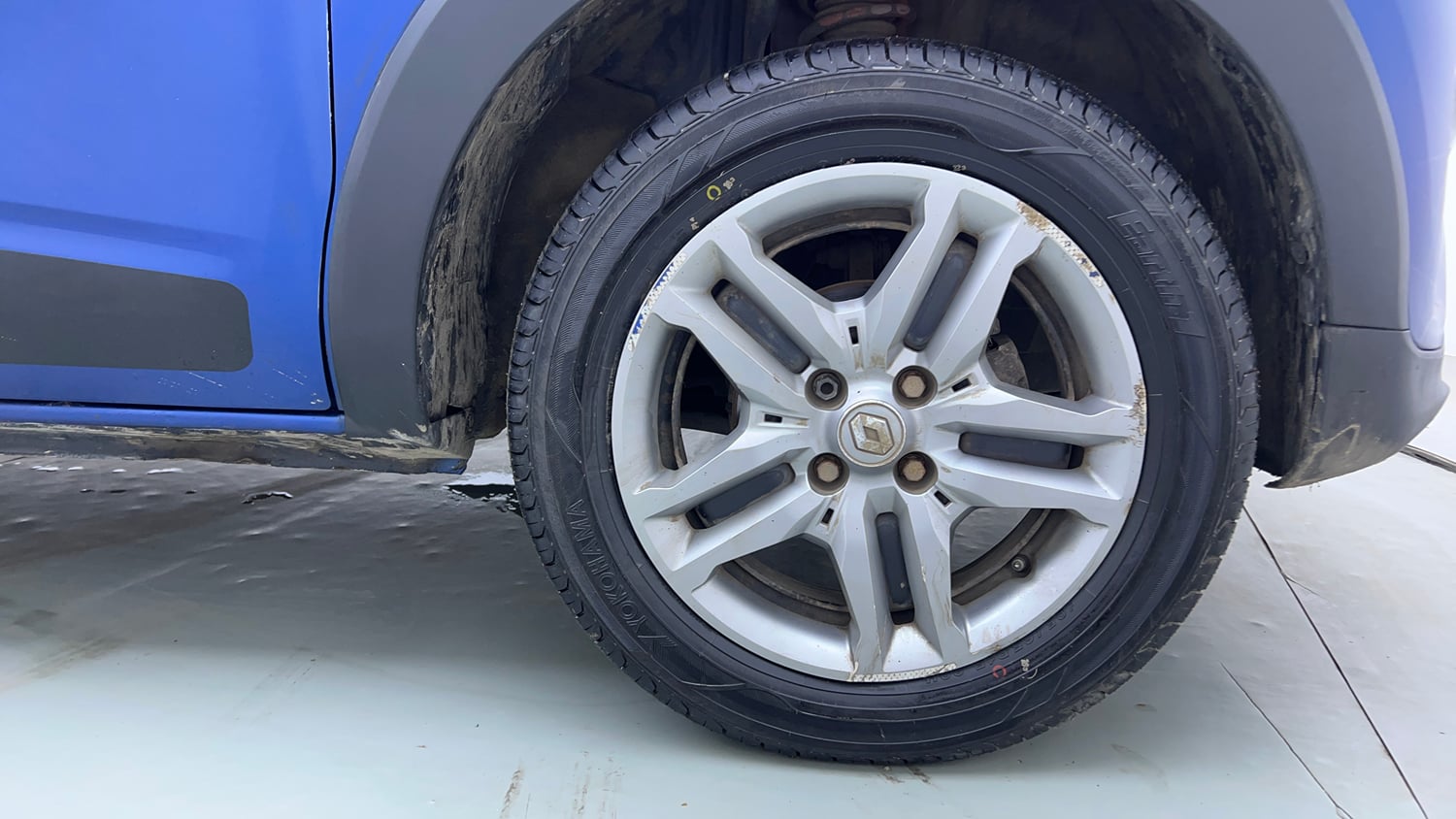 Used 2021 Renault Triber RXZ CNG (outside fitted) Cng Manual tyres RIGHT FRONT TYRE RIM VIEW