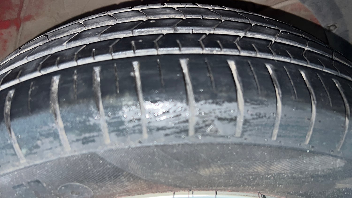 Used 2022 Maruti Suzuki Swift ZXi AMT Petrol Automatic tyres RIGHT FRONT TYRE TREAD VIEW