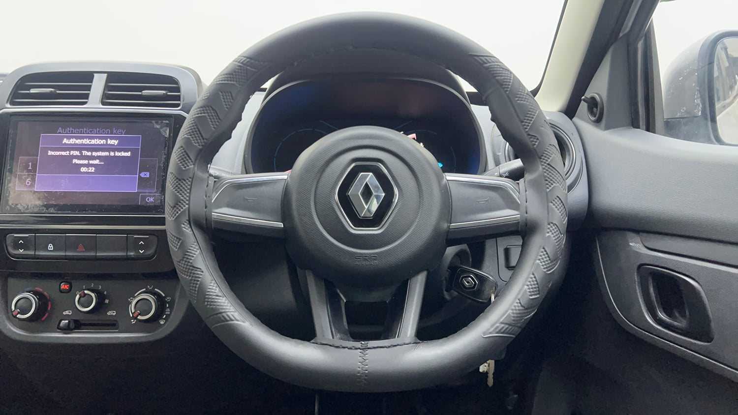Used 2020 Renault Kwid RXT 1.0 Opt Petrol Manual interior STEERING VIEW