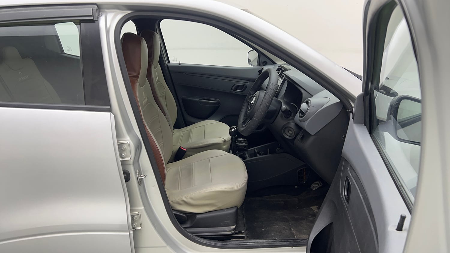 Used 2020 Renault Kwid RXT 1.0 Opt Petrol Manual interior RIGHT SIDE FRONT DOOR CABIN VIEW