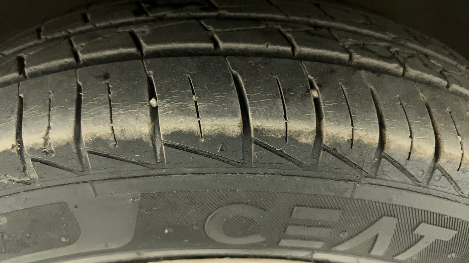 Used 2020 Maruti Suzuki Alto 800 VXi Petrol Manual tyres LEFT FRONT TYRE TREAD VIEW