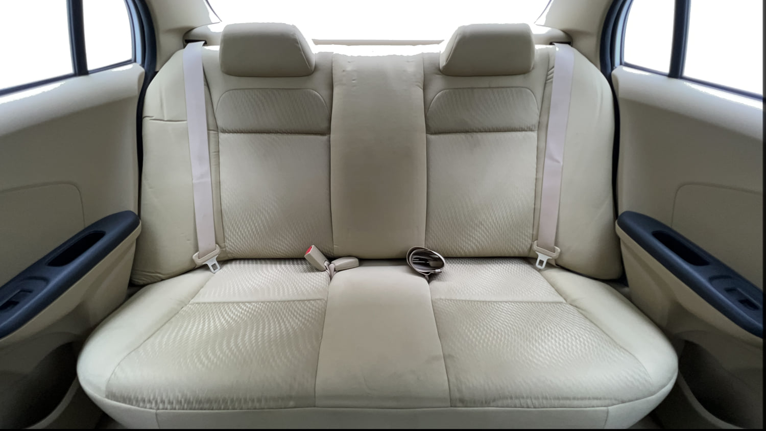 Used 2014 Honda Amaze 1.2 EX i-VTEC Petrol Manual interior REAR SEAT CONDITION VIEW