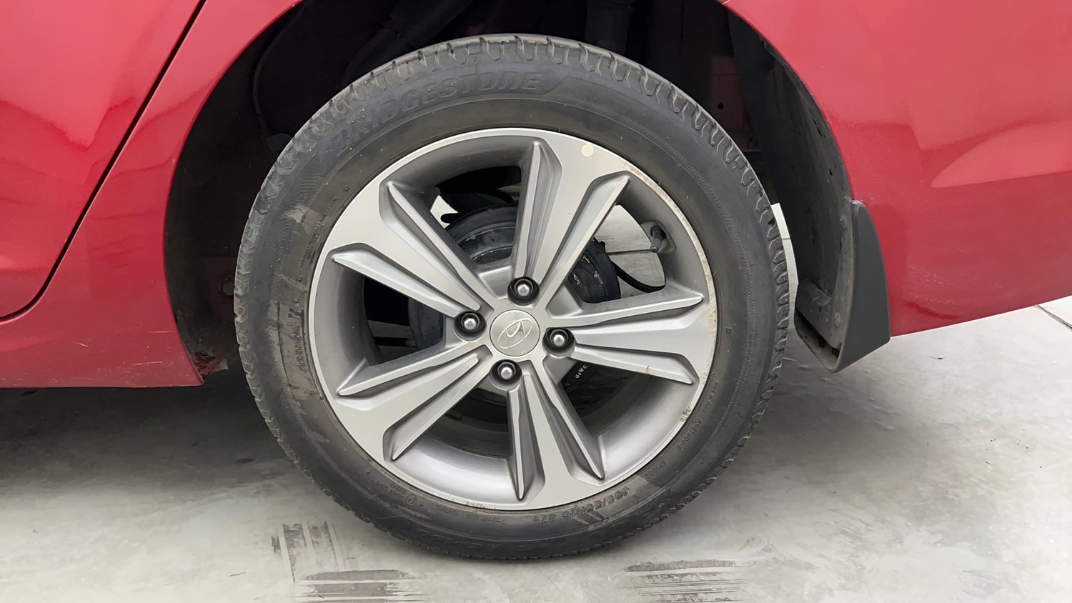 Used 2019 Hyundai Verna SX 1.6 VTVT Petrol Manual tyres LEFT REAR TYRE RIM VIEW