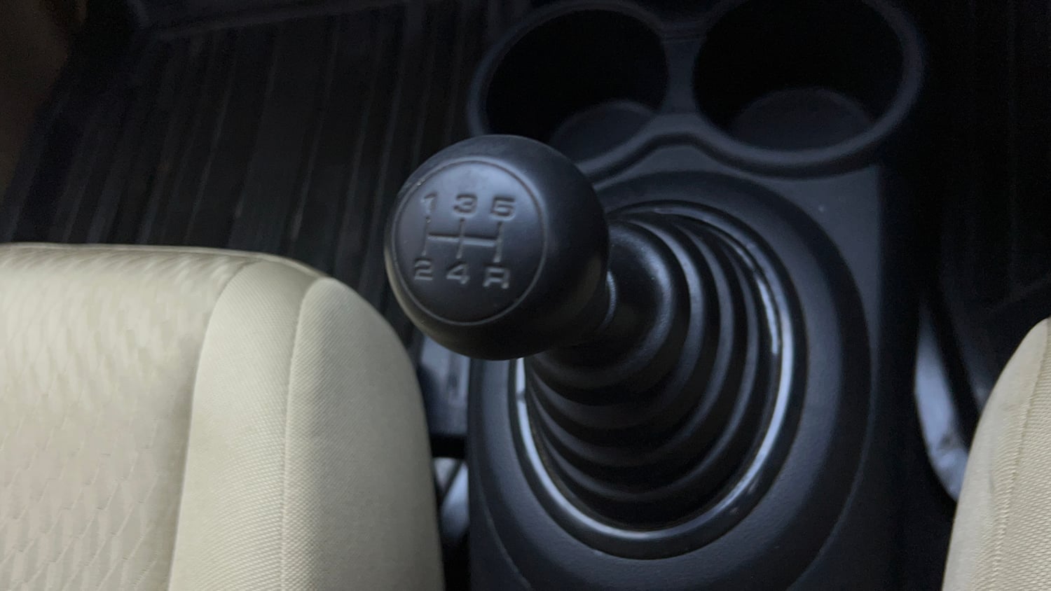 Used 2014 Honda Amaze 1.2 EX i-VTEC Petrol Manual interior GEAR  KNOB VIEW
