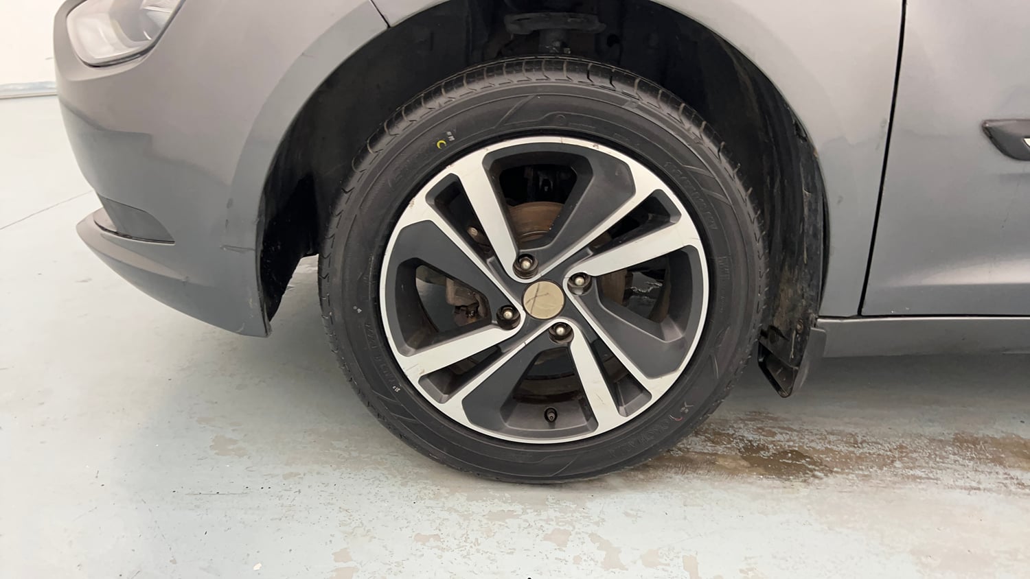 Used 2022 Tata Altroz XZ Petrol Petrol Manual tyres LEFT FRONT TYRE RIM VIEW