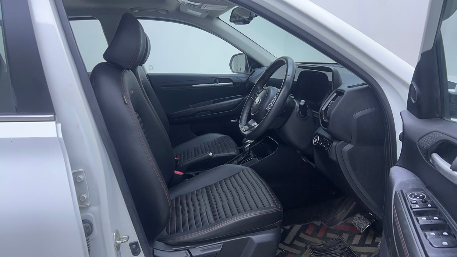 Used 2020 Kia Sonet GTX Plus 1.5 AT Diesel Automatic interior RIGHT SIDE FRONT DOOR CABIN VIEW