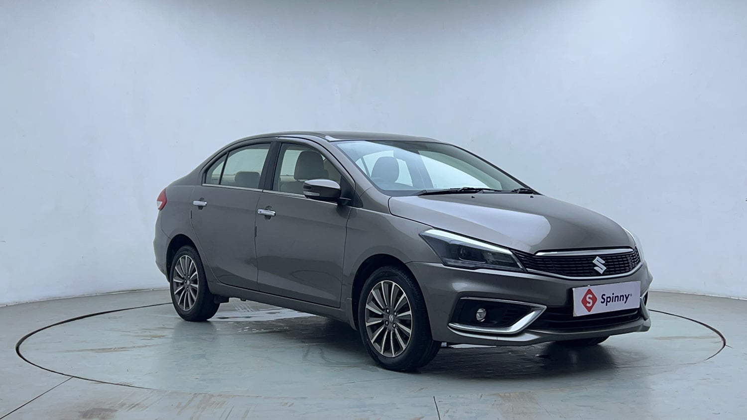 Used 2019 Maruti Suzuki Ciaz Alpha Hybrid 1.5 AT Petrol Automatic exterior RIGHT FRONT CORNER VIEW
